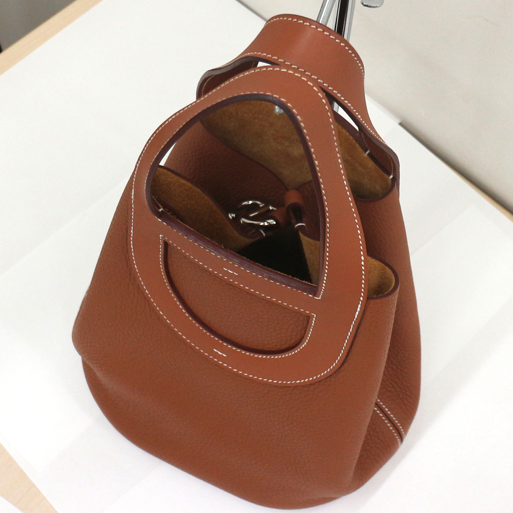 エルメス インザループ23 トリヨンクレマンス×ヴォースイフト/色 おそらくゴールド(ブラウン系)×シルバー金具