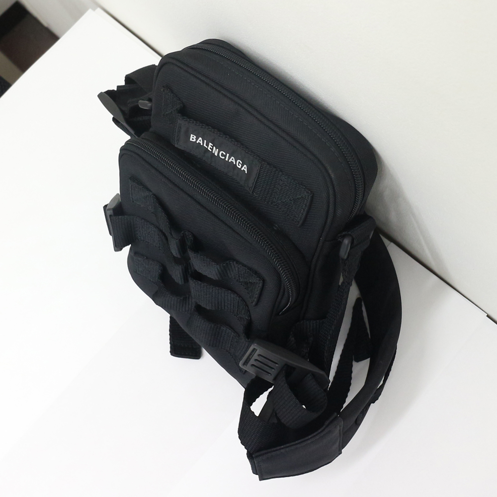 バレンシアガ アーミー・クロスボディ メッセンジャーバッグ ナイロン/ブラック 715852