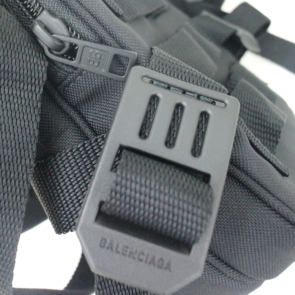 バレンシアガ アーミー・クロスボディ メッセンジャーバッグ ナイロン/ブラック 715852